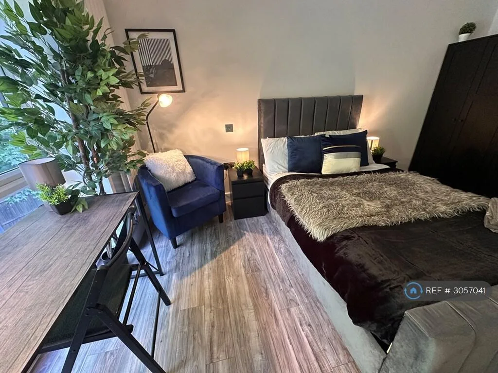 4 bedroom semi-detached house for rent
