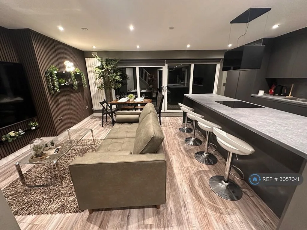 4 bedroom semi-detached house for rent