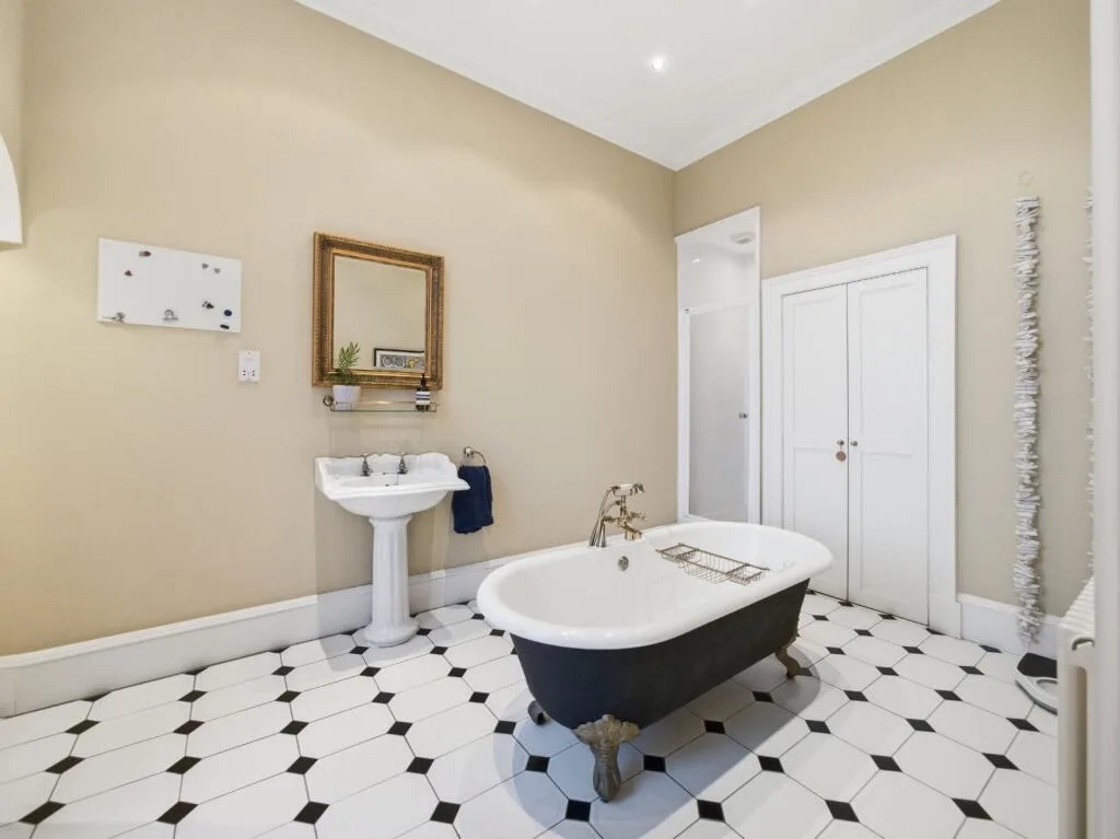 5 bedroom house for rent