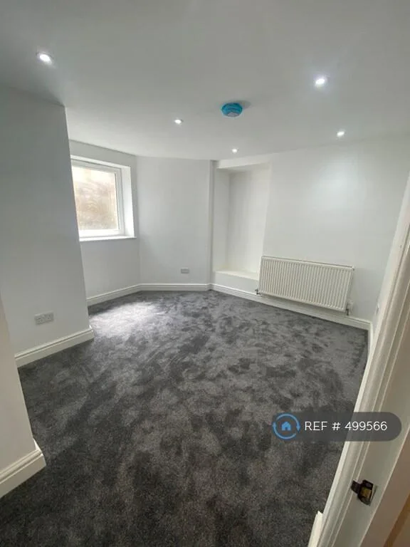 4 bedroom flat for rent