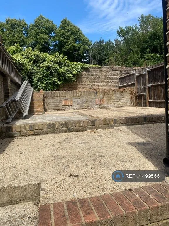4 bedroom flat for rent