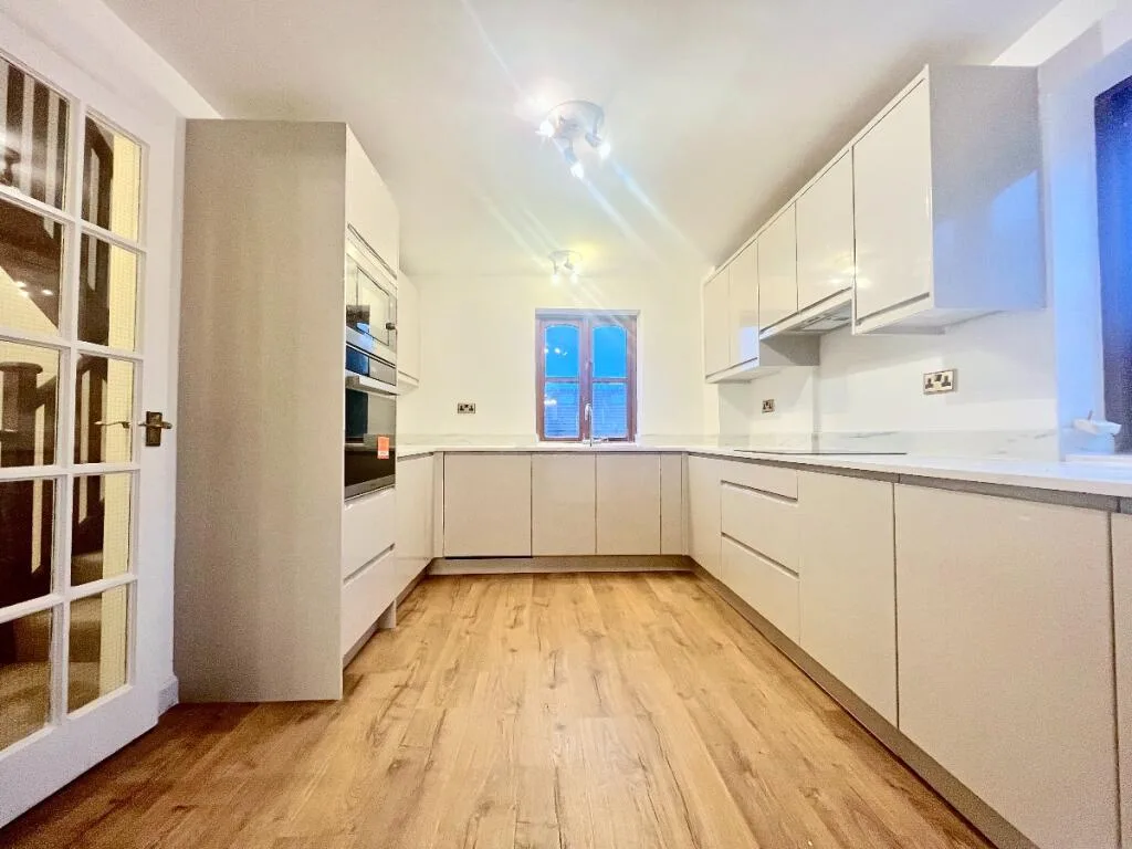 4 bedroom semi-detached house for rent