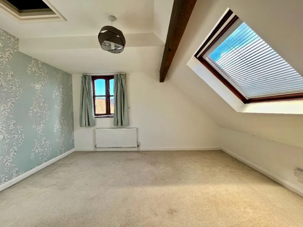 4 bedroom semi-detached house for rent