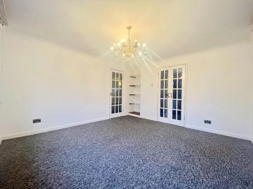 4 bedroom semi-detached house for rent