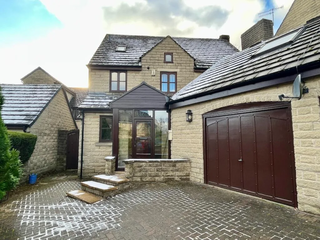 4 bedroom semi-detached house for rent