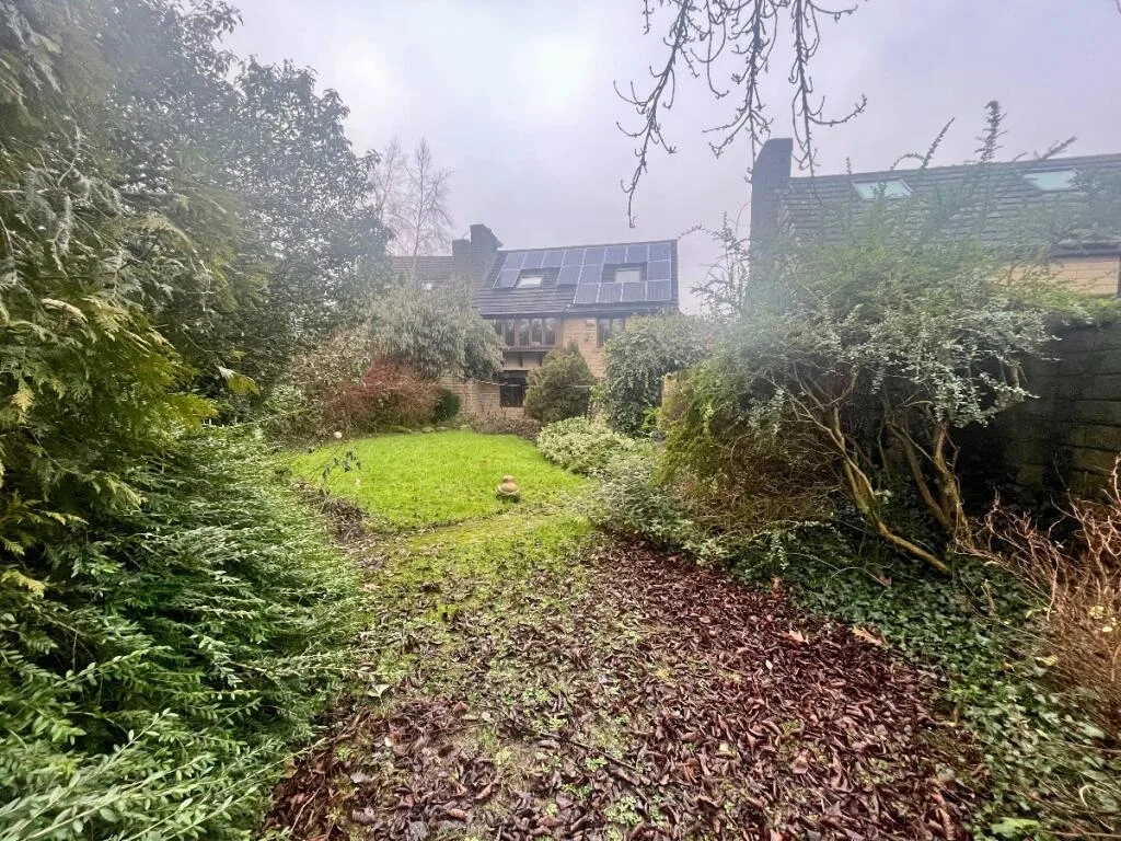 4 bedroom semi-detached house for rent