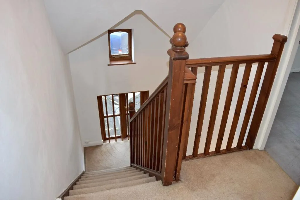 4 bedroom semi-detached house for rent