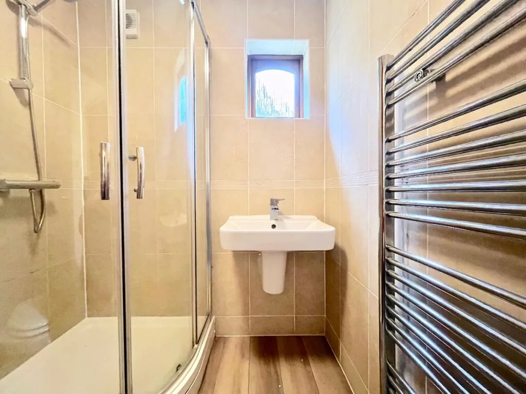 4 bedroom semi-detached house for rent
