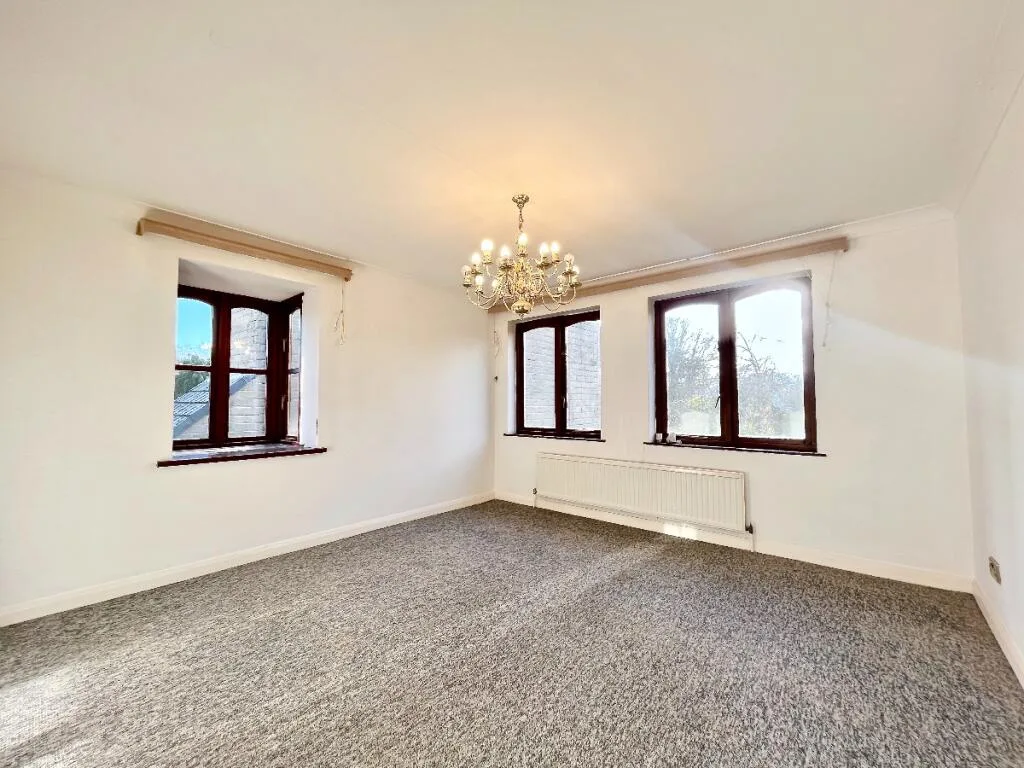 4 bedroom semi-detached house for rent