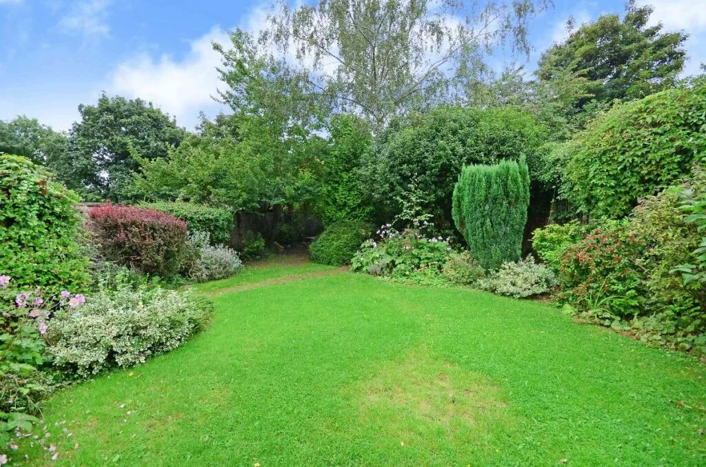 4 bedroom semi-detached house for rent