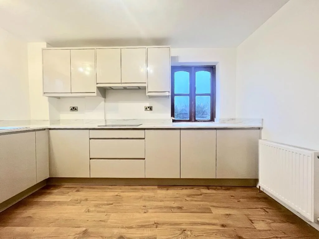 4 bedroom semi-detached house for rent