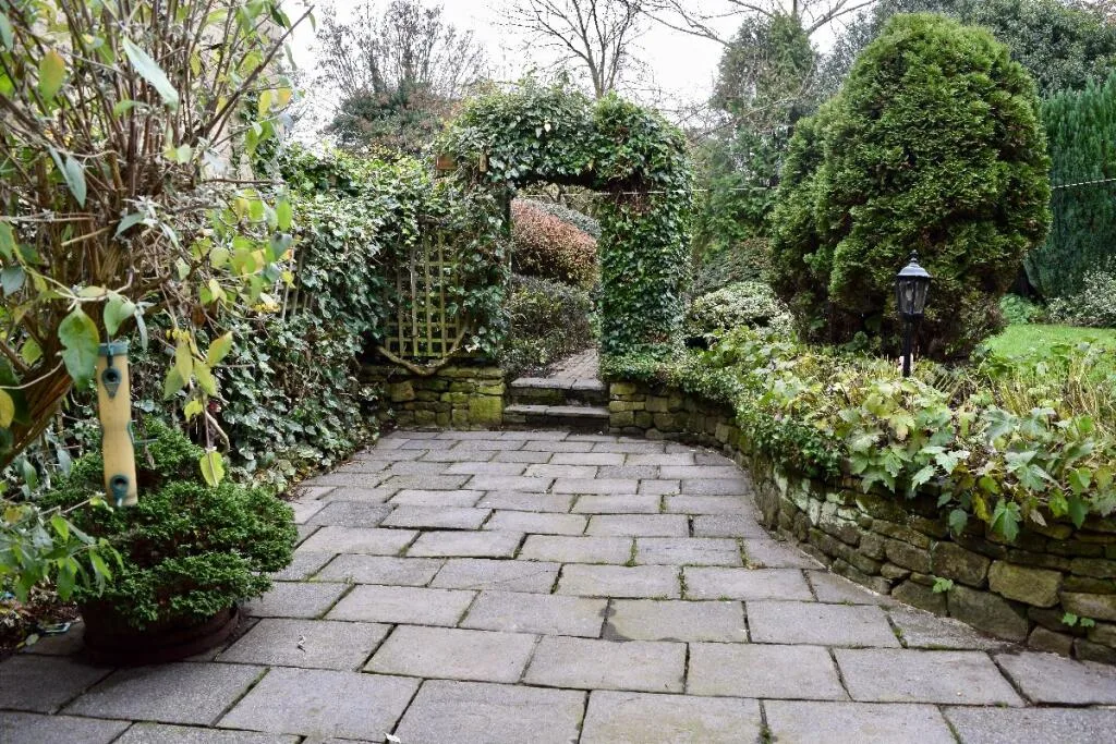 4 bedroom semi-detached house for rent