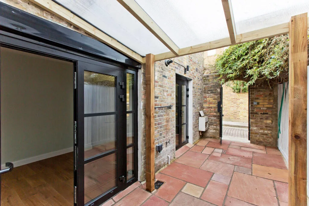 1 bedroom maisonette for rent