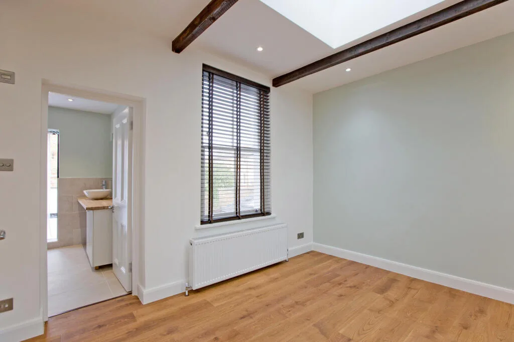1 bedroom maisonette for rent
