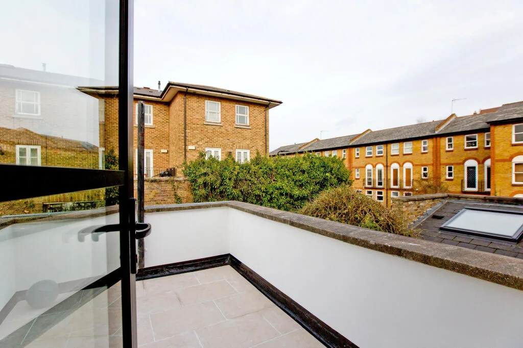 1 bedroom maisonette for rent