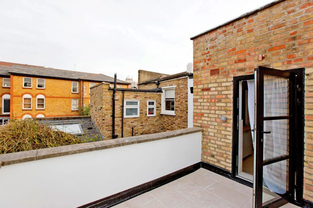1 bedroom maisonette for rent