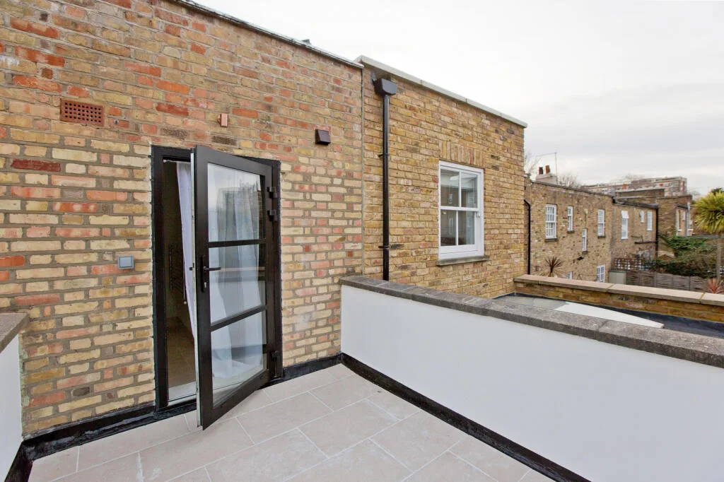 1 bedroom maisonette for rent