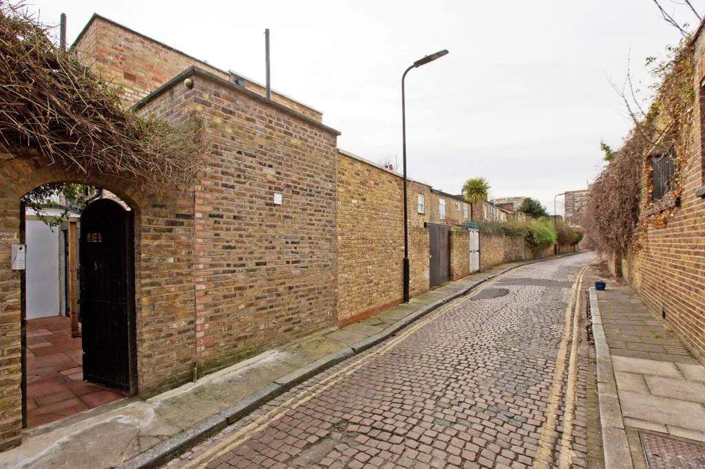 1 bedroom maisonette for rent