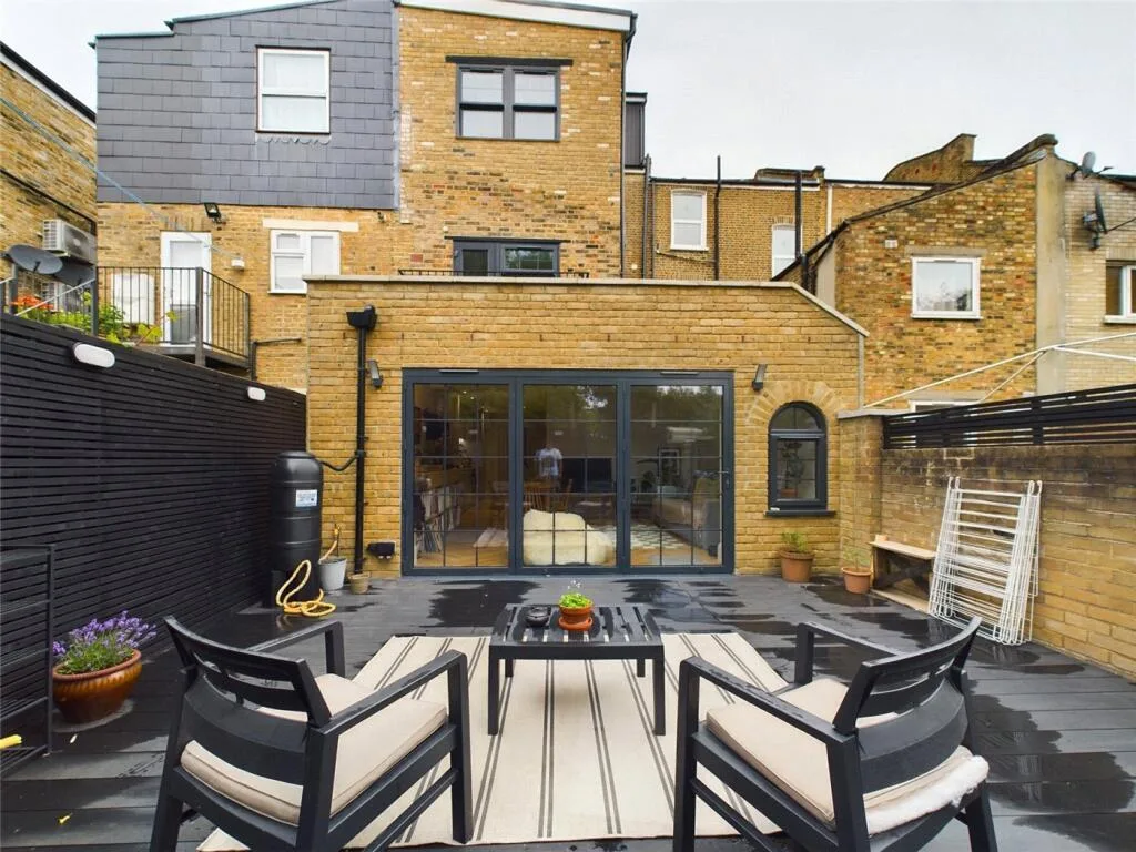 3 bedroom apartment for rent