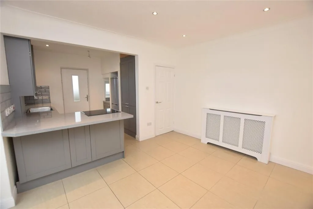 3 bedroom semi-detached house for rent