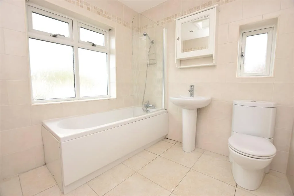 3 bedroom semi-detached house for rent
