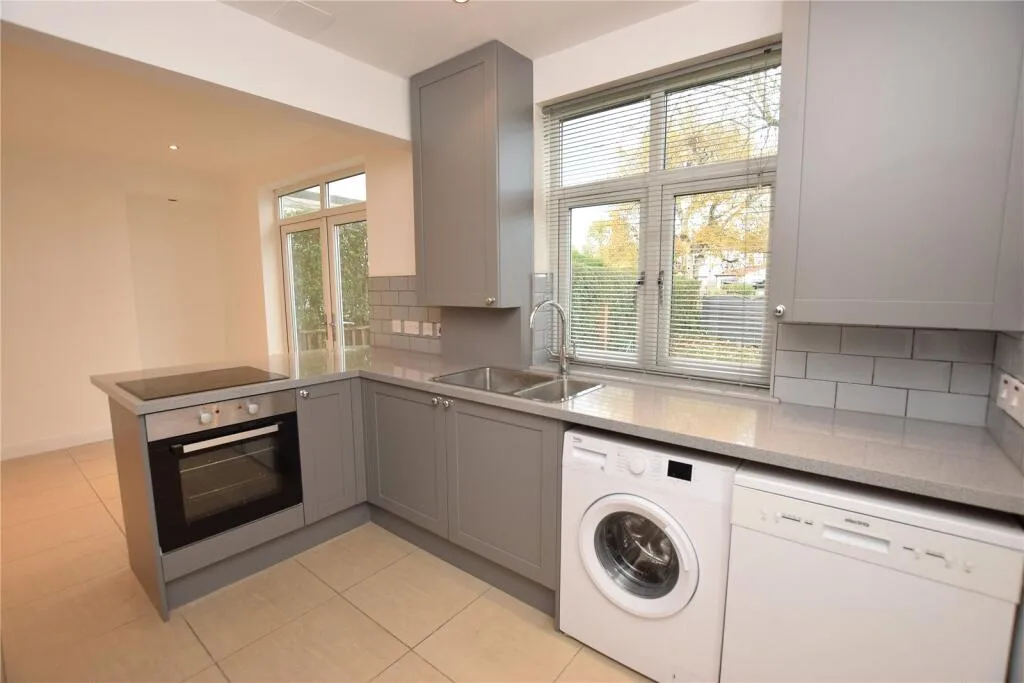 3 bedroom semi-detached house for rent