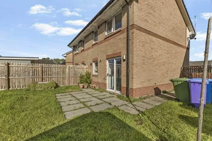 2 bedroom semi-detached house for rent