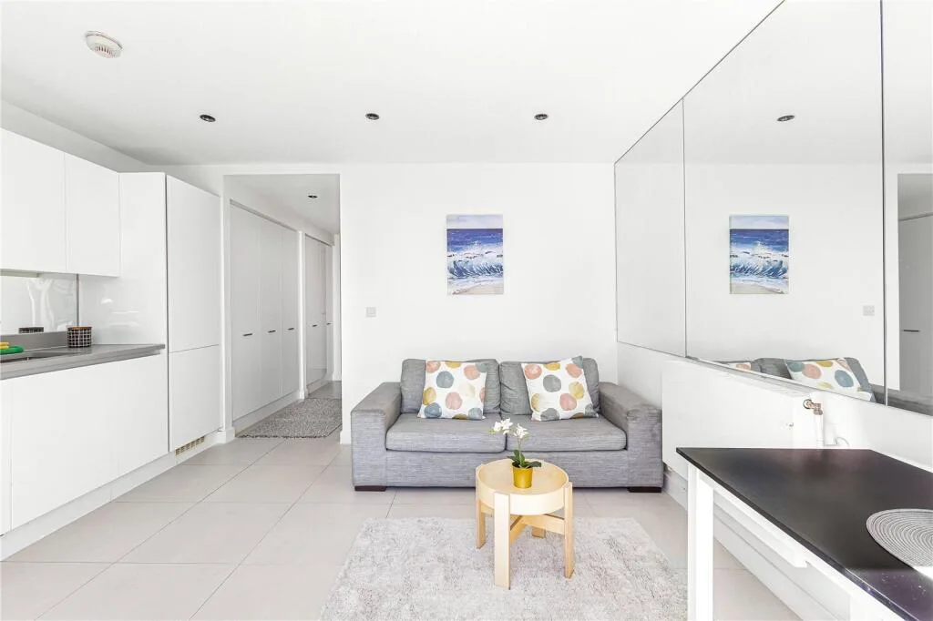 Studio flat for rent
