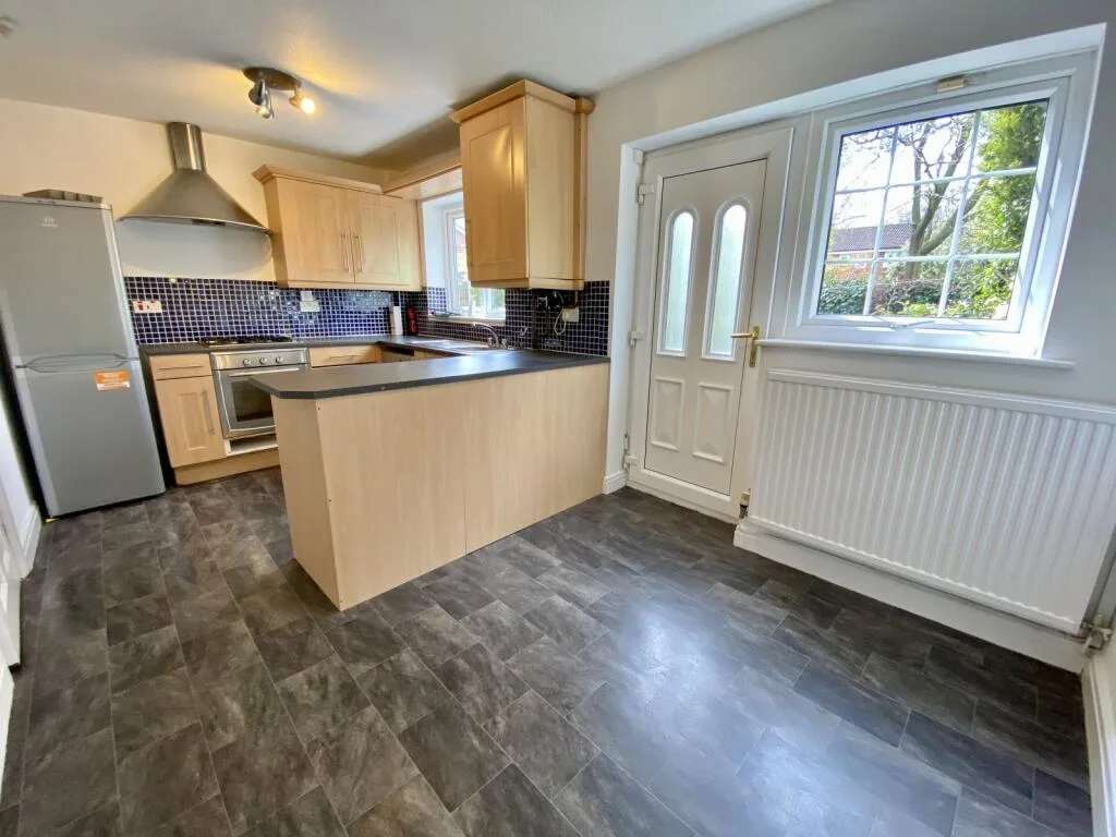 3 bedroom semi-detached house for rent
