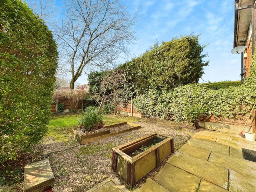 3 bedroom semi-detached house for rent