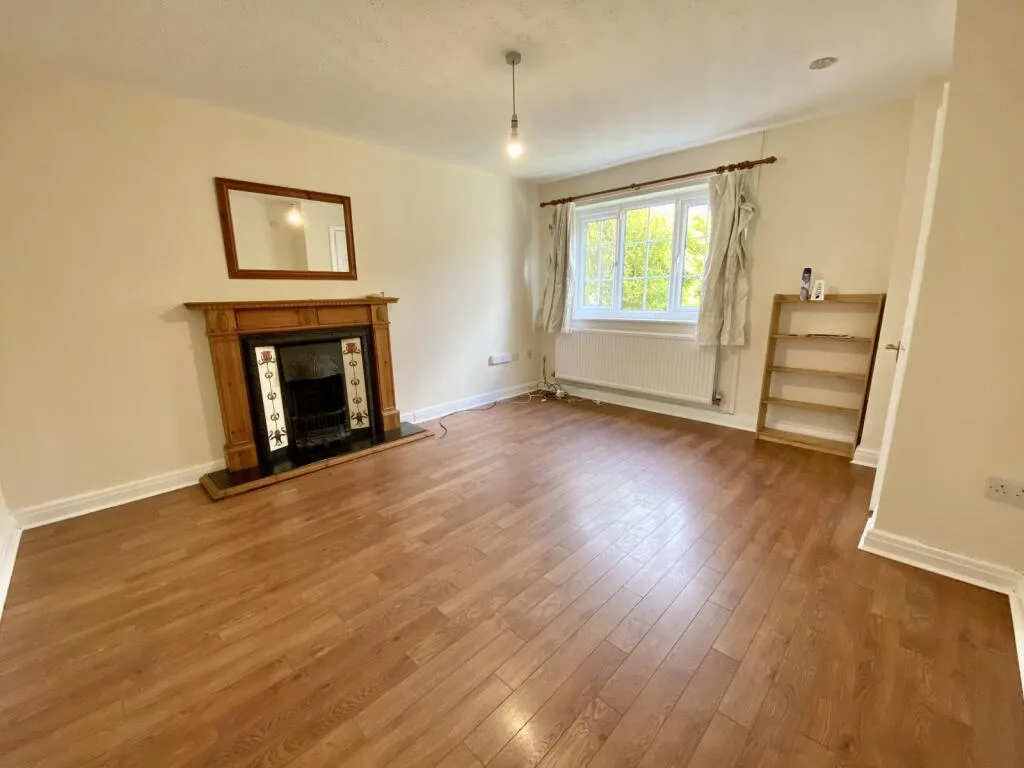 3 bedroom semi-detached house for rent