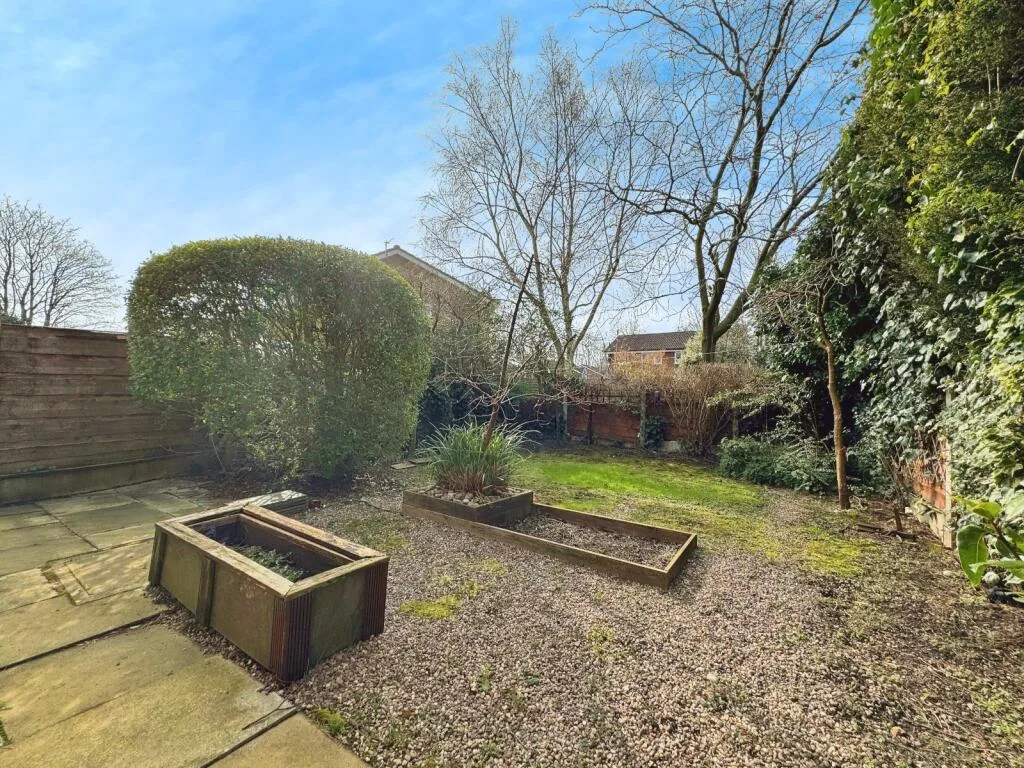 3 bedroom semi-detached house for rent
