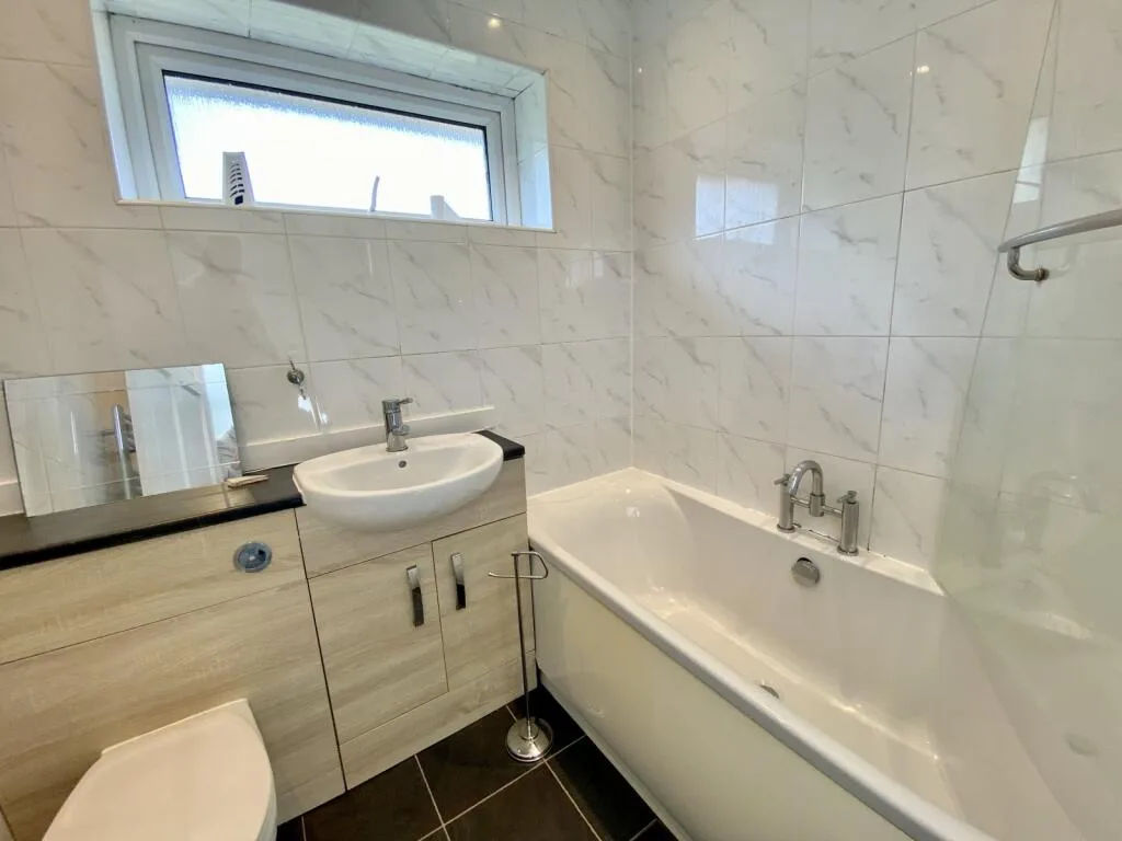 3 bedroom semi-detached house for rent