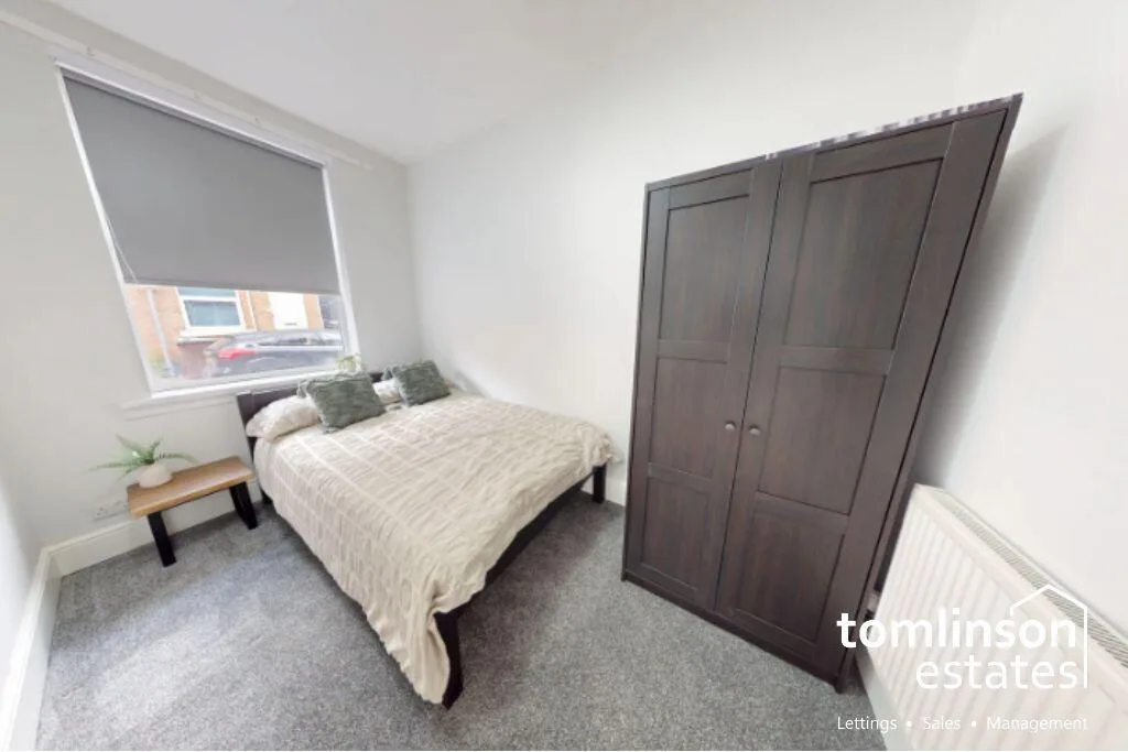 5 bedroom terraced house for rent