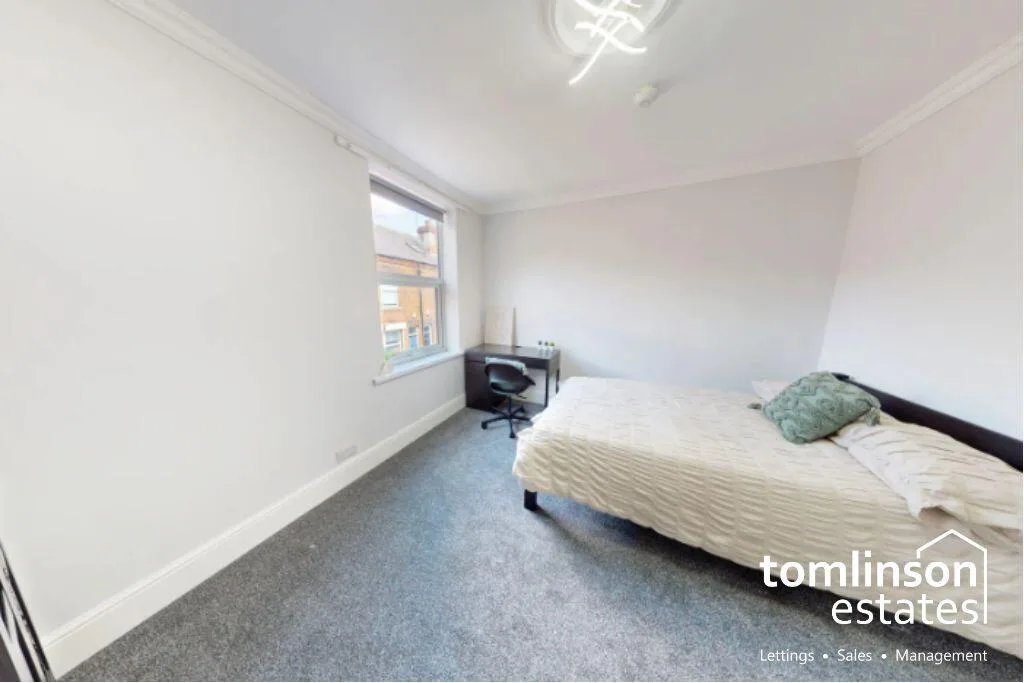 5 bedroom terraced house for rent