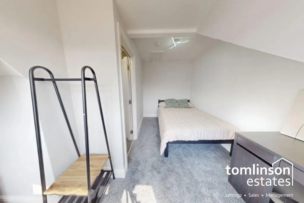 5 bedroom terraced house for rent