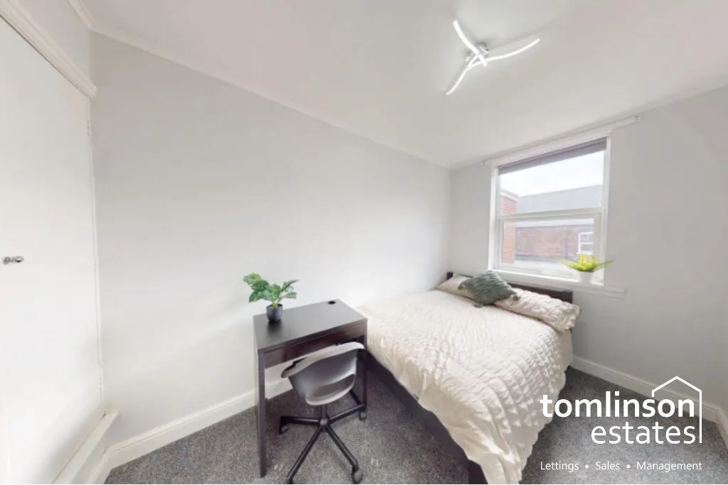 5 bedroom terraced house for rent