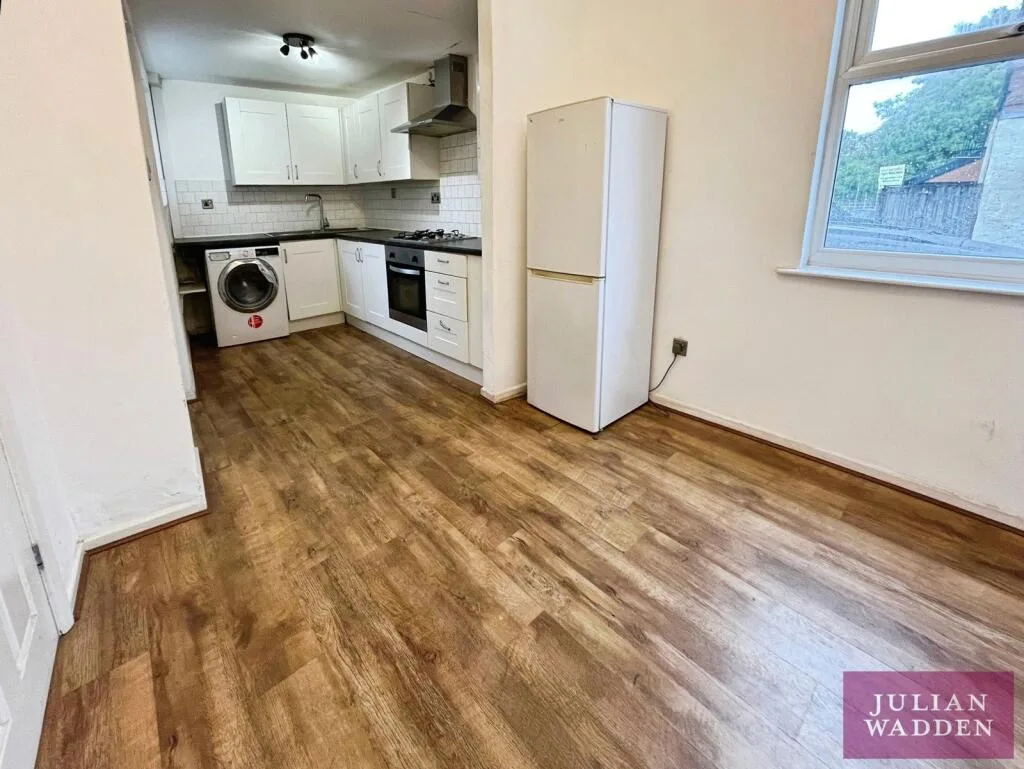 3 bedroom end of terrace house for rent