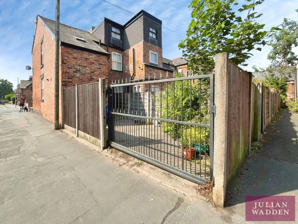 3 bedroom end of terrace house for rent