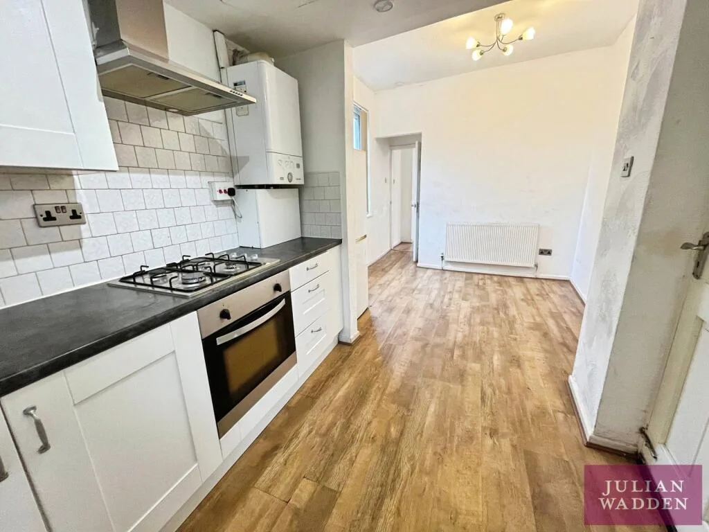 3 bedroom end of terrace house for rent