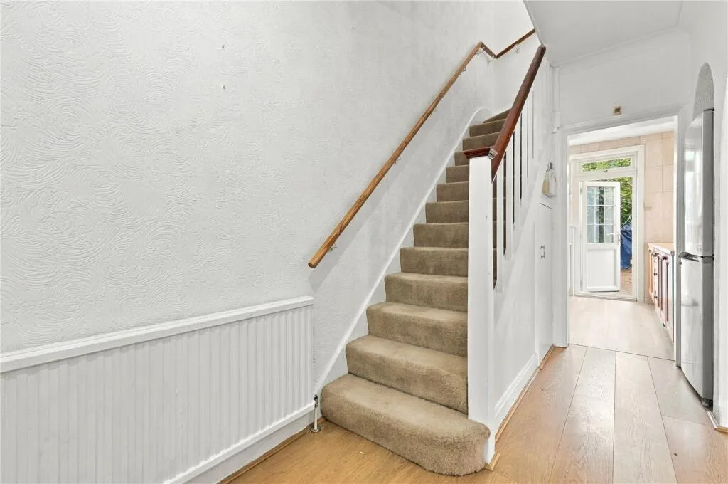 3 bedroom end of terrace house for rent