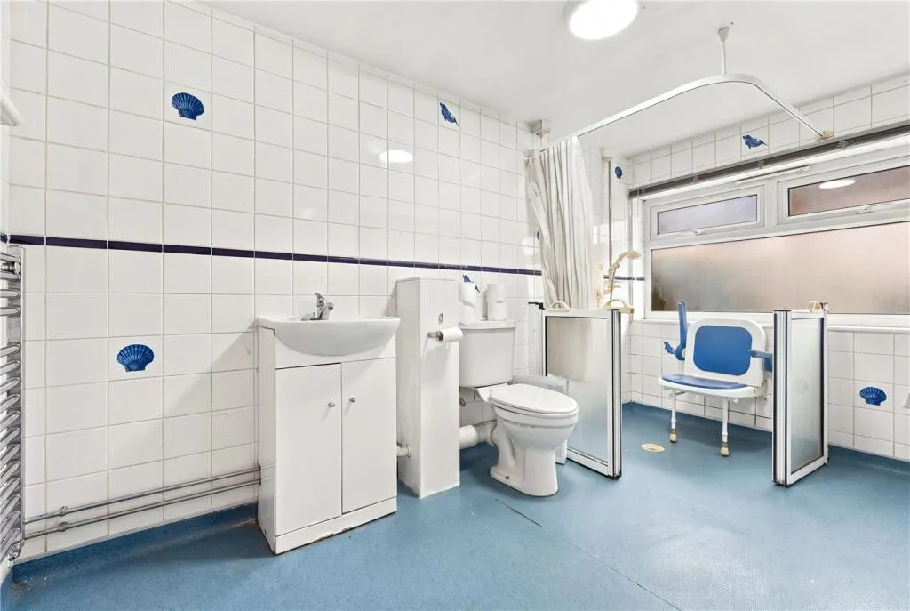 3 bedroom end of terrace house for rent