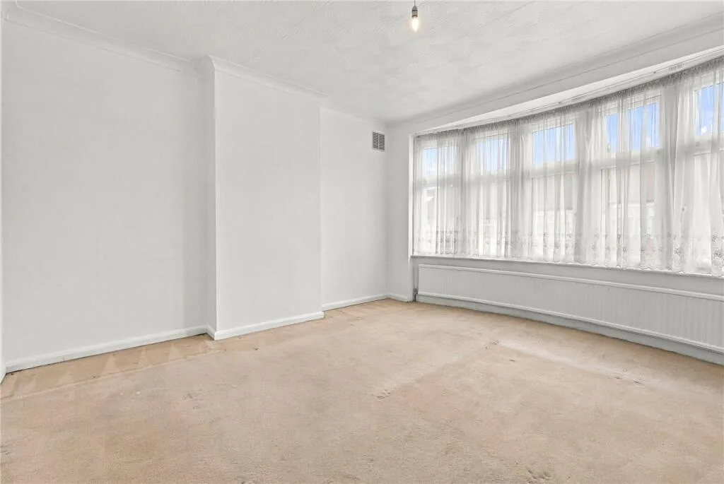 3 bedroom end of terrace house for rent