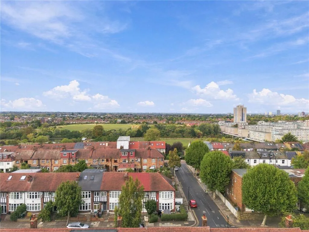3 bedroom end of terrace house for rent