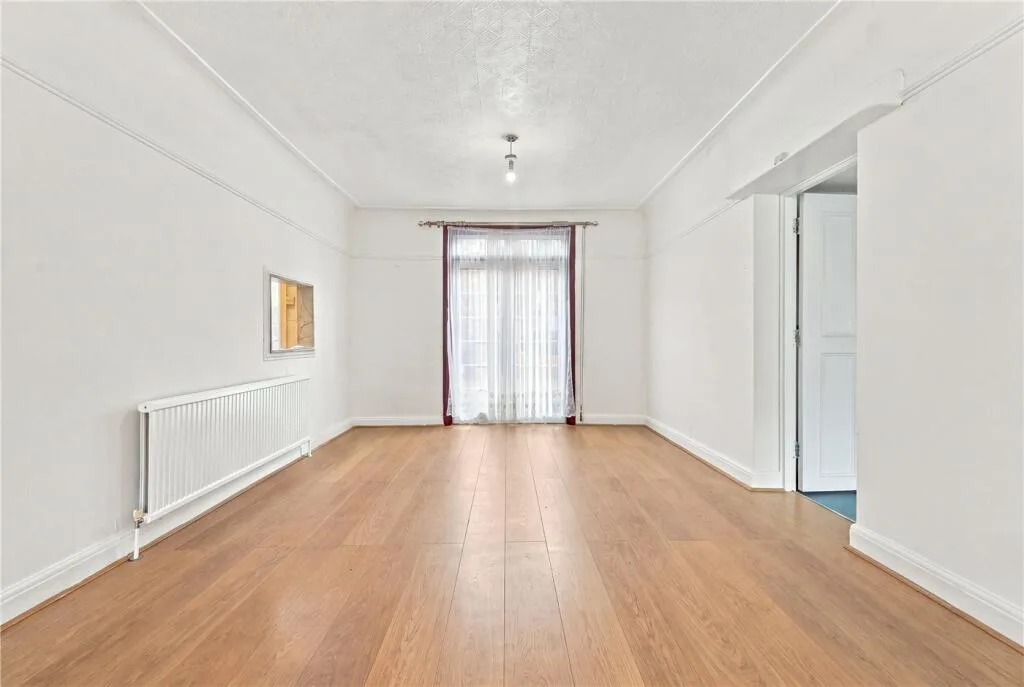 3 bedroom end of terrace house for rent