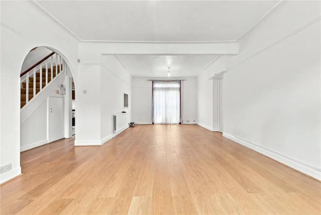 3 bedroom end of terrace house for rent