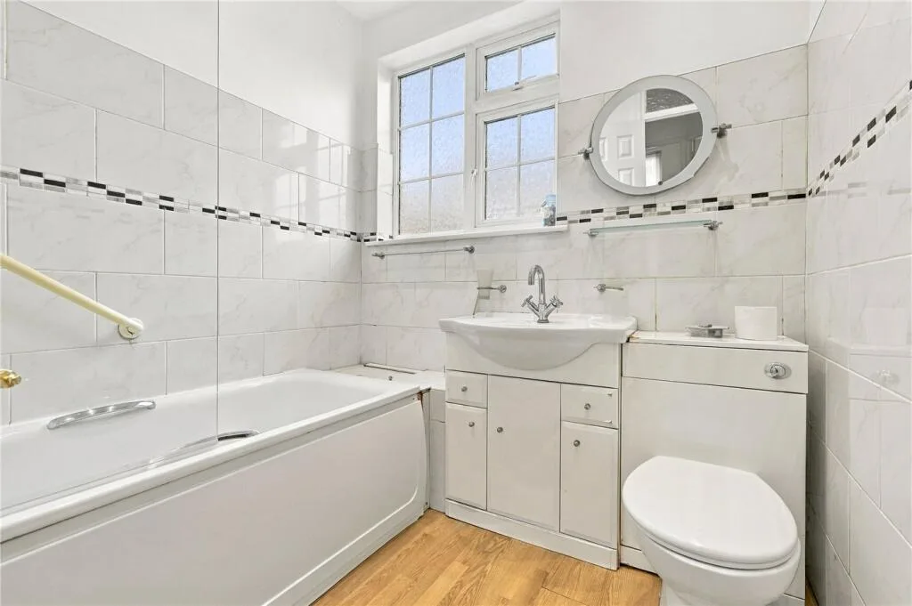 3 bedroom end of terrace house for rent