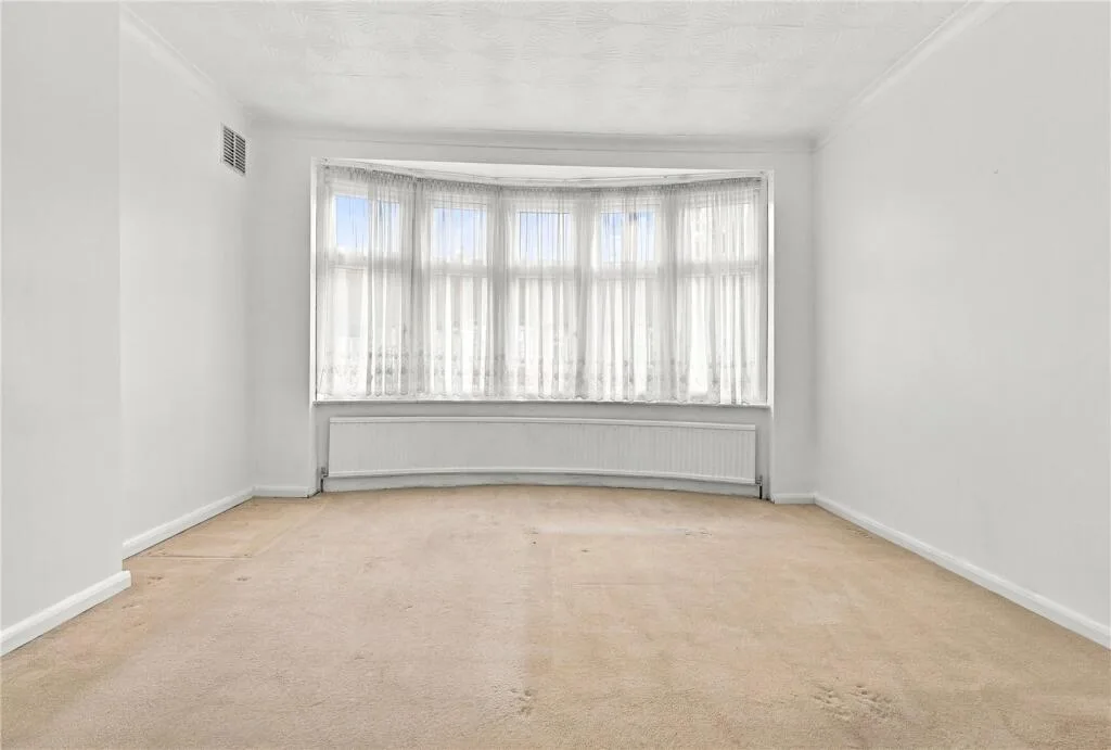 3 bedroom end of terrace house for rent