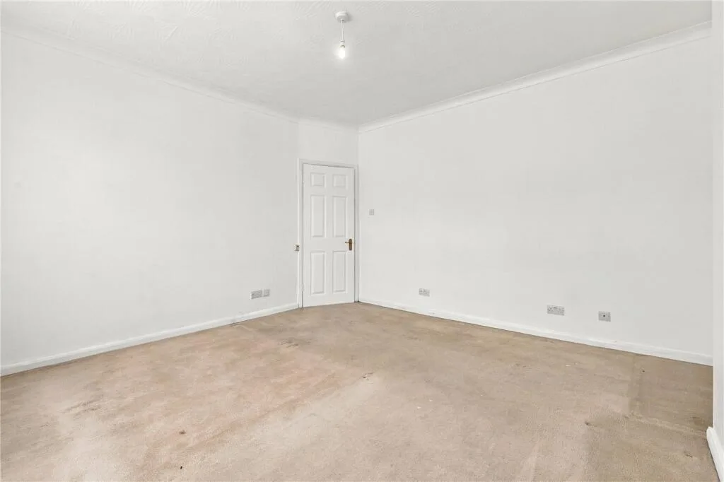 3 bedroom end of terrace house for rent
