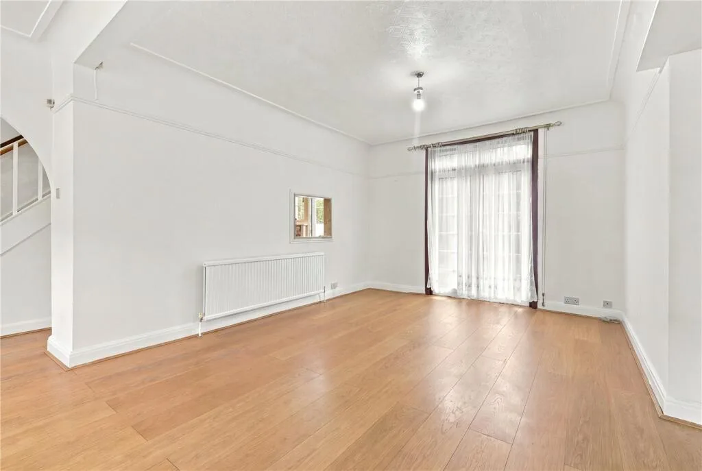 3 bedroom end of terrace house for rent